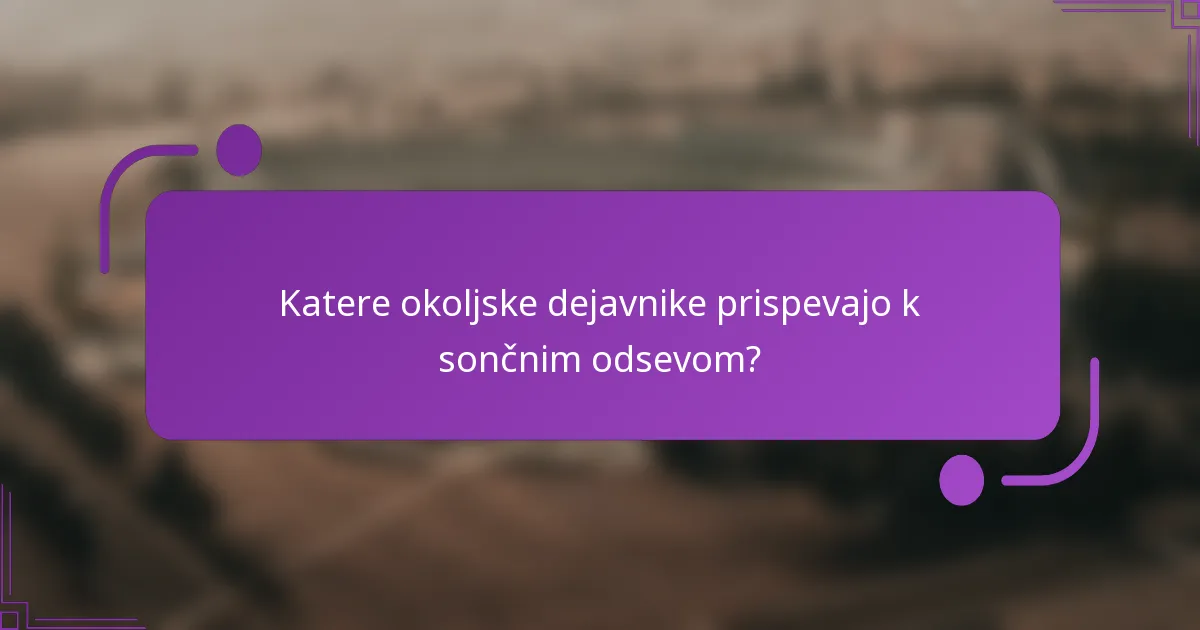 Katere okoljske dejavnike prispevajo k sončnim odsevom?